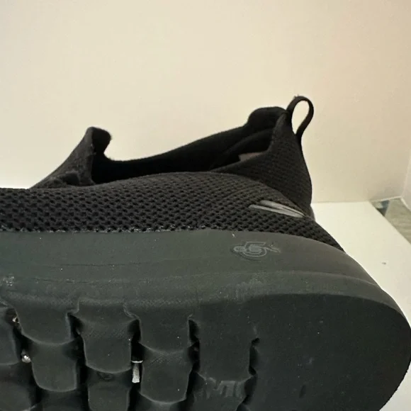 Skechers Black Slip-On Shoes size 7.5 pre owned - Picture 4 of 4